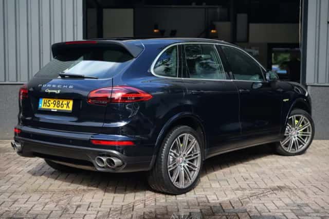 Porsche Cayenne (2015) thumbnail 3