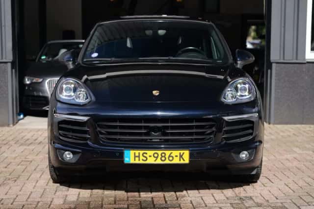 Porsche Cayenne (2015) thumbnail 4