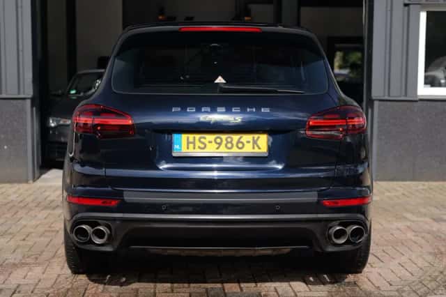 Porsche Cayenne (2015) thumbnail 5