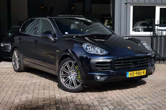 Porsche Cayenne (2015) thumbnail 6