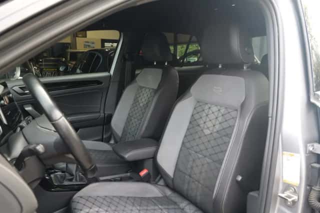 Volkswagen T-Roc (2022) thumbnail 2