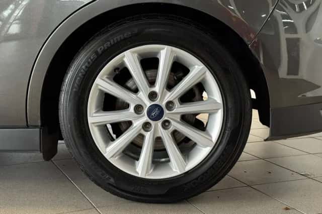 Ford C-Max (2015) thumbnail 4