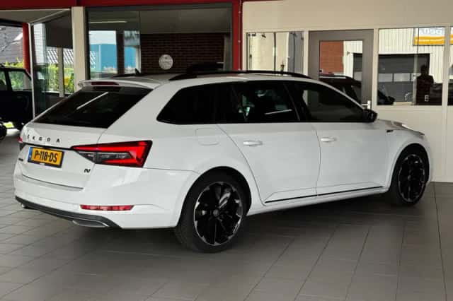 Škoda Superb (2021) thumbnail 2