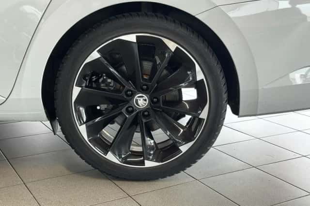Škoda Superb (2021) thumbnail 4