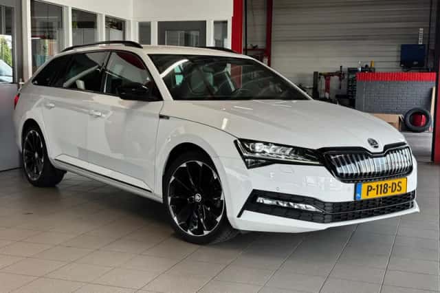 Škoda Superb (2021) thumbnail 5