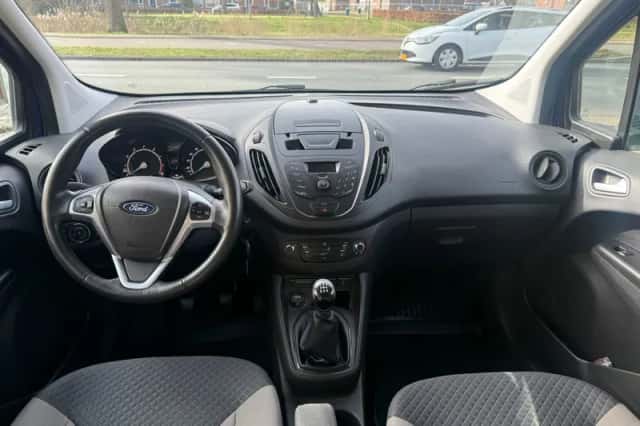 Ford Tourneo Courier (2016) thumbnail 2
