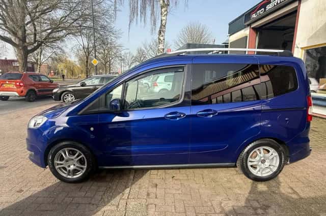 Ford Tourneo Courier (2016) thumbnail 5