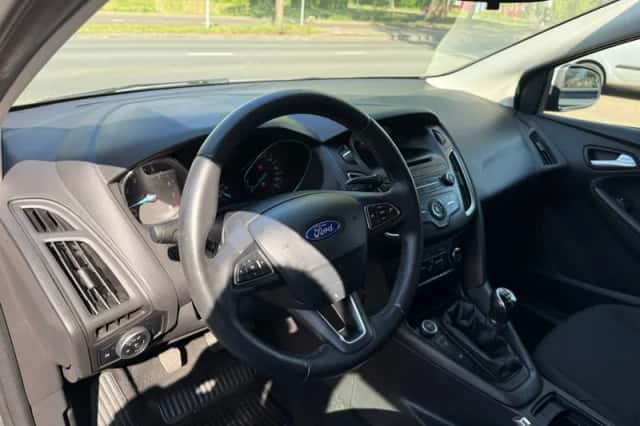 Ford Focus (2015) thumbnail 2
