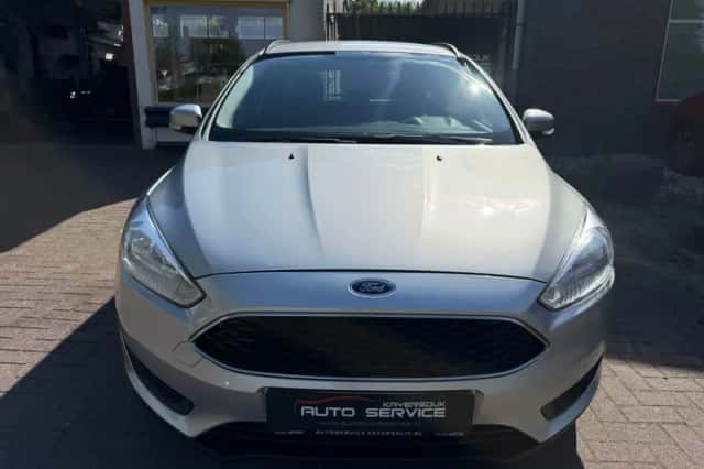 Ford Focus (2015) thumbnail 3