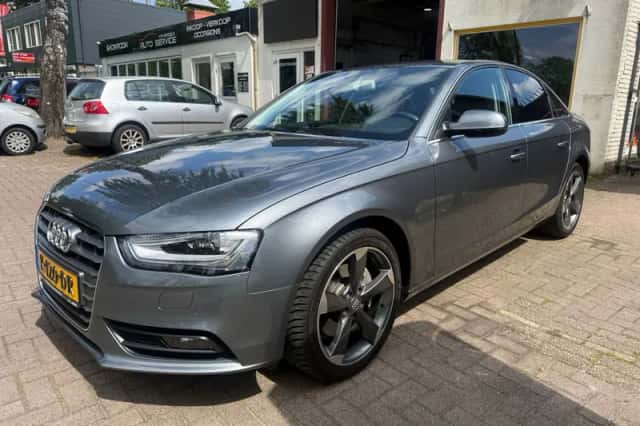 Audi A4 (2013) thumbnail 4