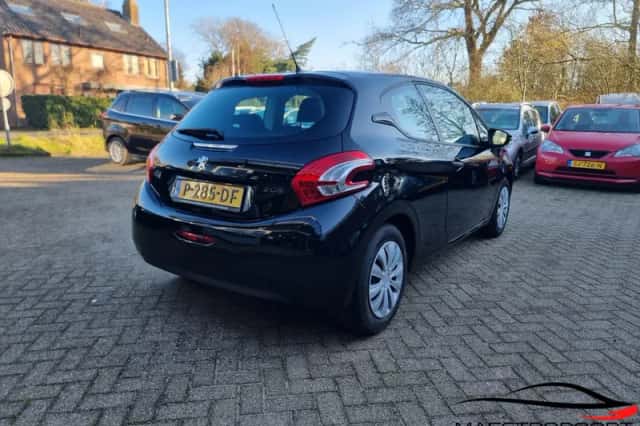 Peugeot 208 (2014) thumbnail 4