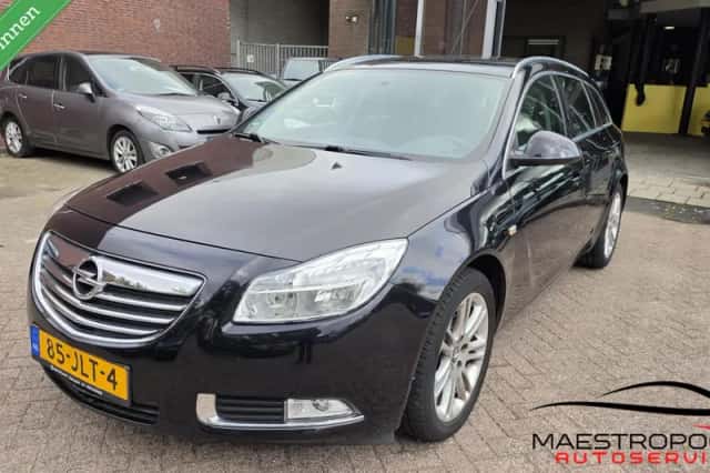 Opel Insignia Sports Tourer (2009) thumbnail 1