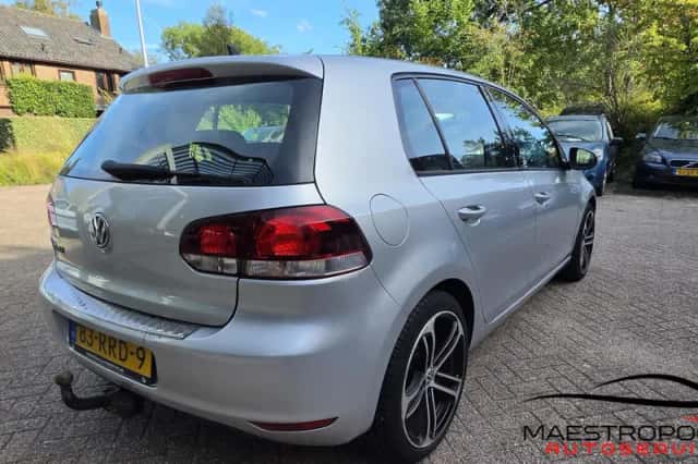 Volkswagen Golf (2011) thumbnail 4