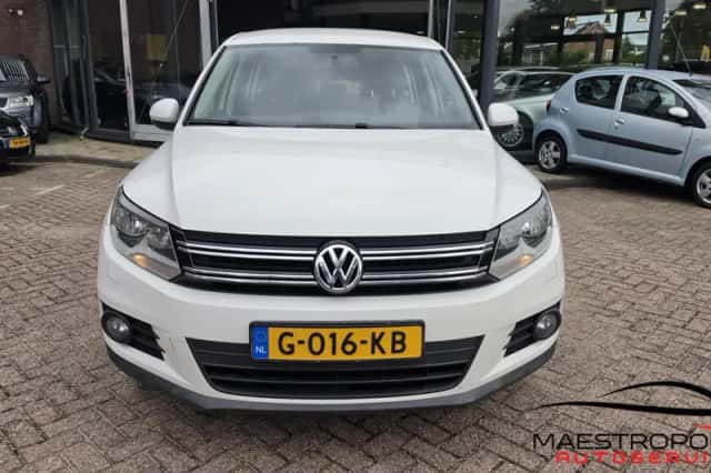 Volkswagen Tiguan (2012) thumbnail 2