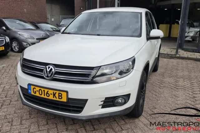 Volkswagen Tiguan (2012) thumbnail 3