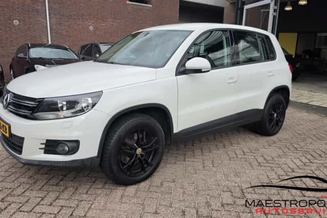 Volkswagen Tiguan (2012) thumbnail 4
