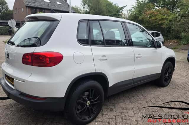 Volkswagen Tiguan (2012) thumbnail 5