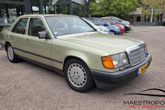 Mercedes-Benz 300-Serie (1986) thumbnail 2