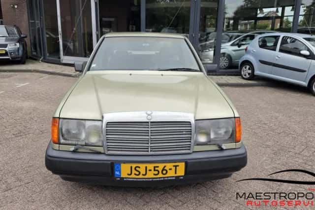 Mercedes-Benz 300-Serie (1986) thumbnail 3