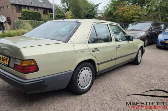 Mercedes-Benz 300-Serie (1986) thumbnail 5
