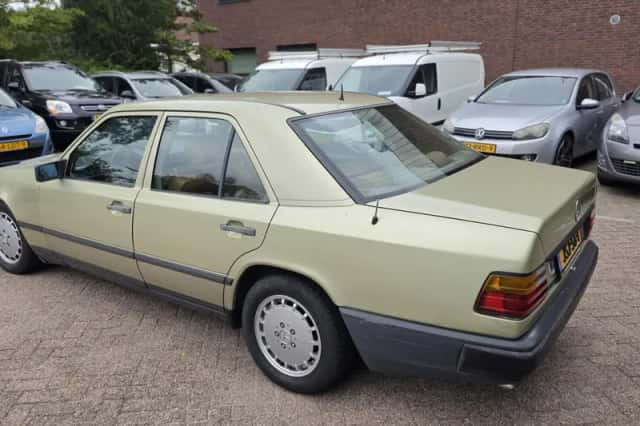 Mercedes-Benz 300-Serie (1986) thumbnail 6