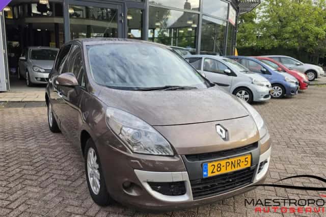 Renault Scénic (2011) thumbnail 1