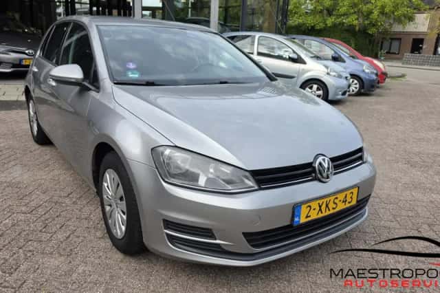 Volkswagen Golf (2014) thumbnail 2