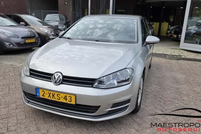 Volkswagen Golf (2014) thumbnail 3