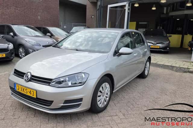 Volkswagen Golf (2014) thumbnail 4