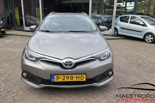 Toyota Auris (2016) thumbnail 2