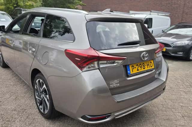 Toyota Auris (2016) thumbnail 6