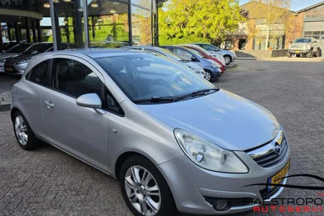 Opel Corsa (2008) thumbnail 3