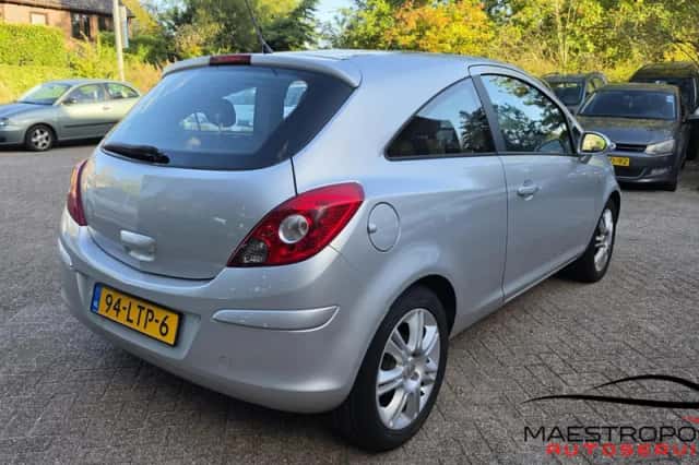 Opel Corsa (2008) thumbnail 4
