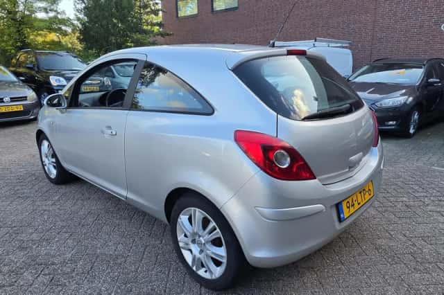 Opel Corsa (2008) thumbnail 6