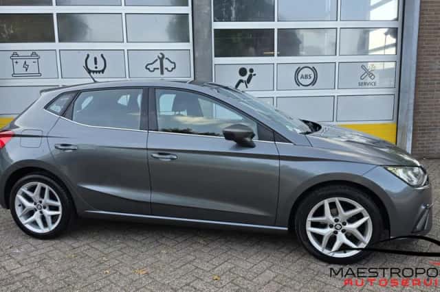 SEAT Ibiza (2017) thumbnail 4
