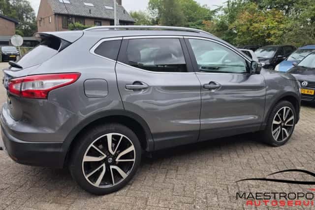 Nissan Qashqai (2016) thumbnail 4
