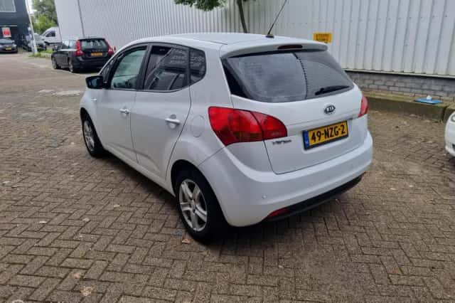 Kia Venga (2011) thumbnail 2