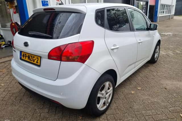 Kia Venga (2011) thumbnail 3