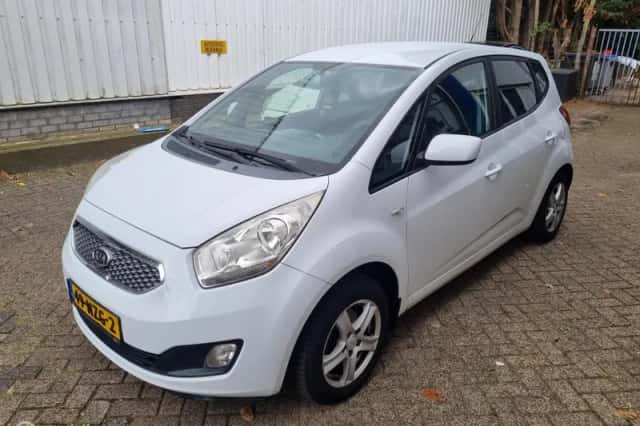 Kia Venga (2011) thumbnail 4