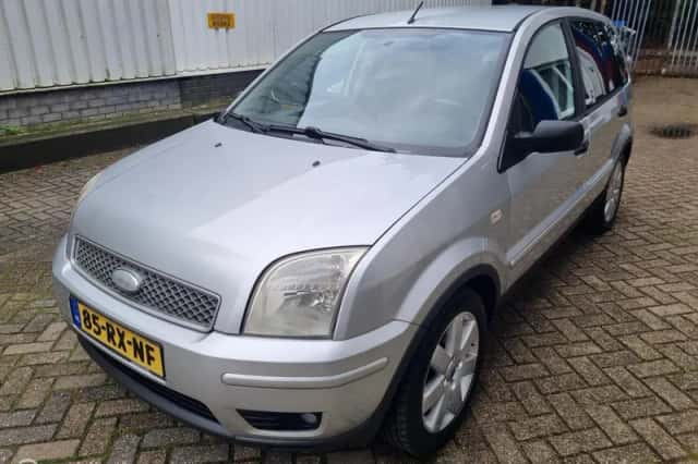 Ford Fusion (2005) thumbnail 4