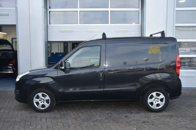 Opel Combo (2019) thumbnail 2