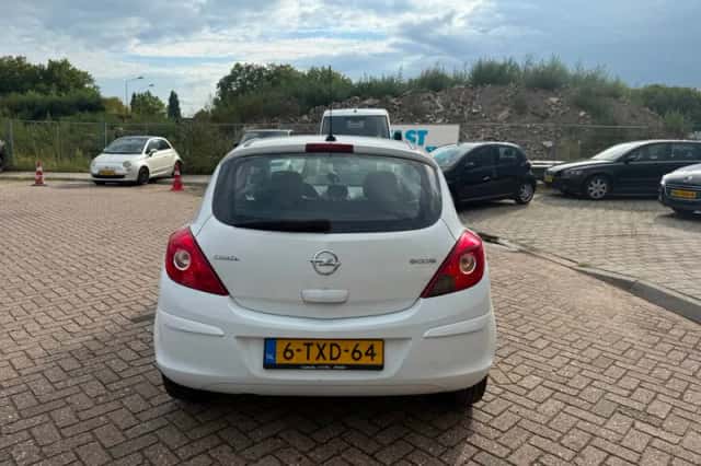 Opel Corsa (2014) thumbnail 5