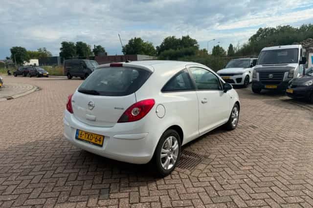 Opel Corsa (2014) thumbnail 6
