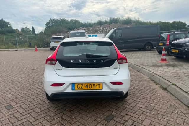 Volvo V40 (2015) thumbnail 4