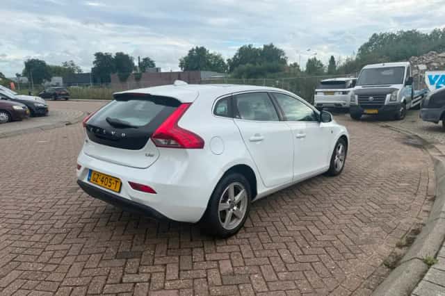 Volvo V40 (2015) thumbnail 5