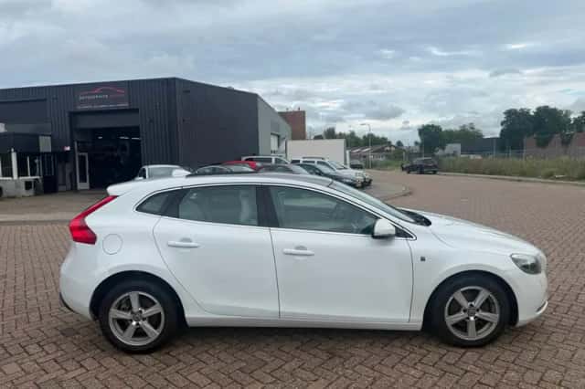 Volvo V40 (2015) thumbnail 6