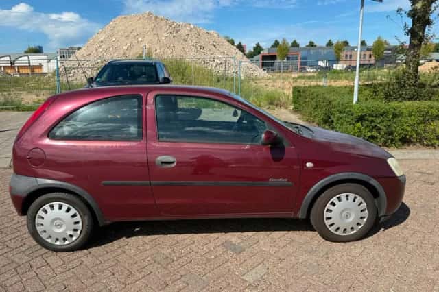 Opel Corsa (2002) thumbnail 2