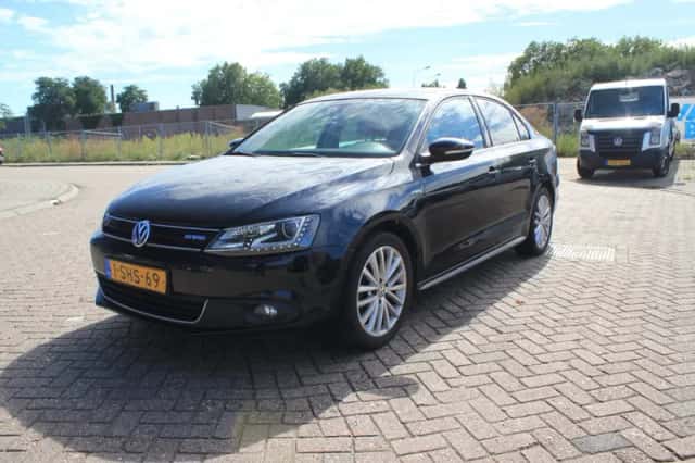 Volkswagen Jetta (2013) thumbnail 1