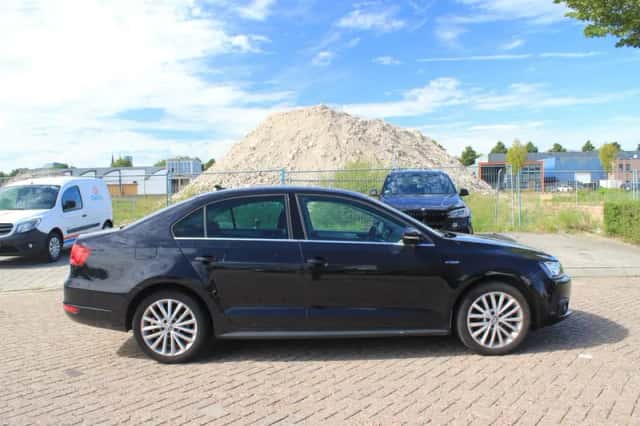 Volkswagen Jetta (2013) thumbnail 6