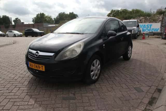 Opel Corsa (2011) thumbnail 1